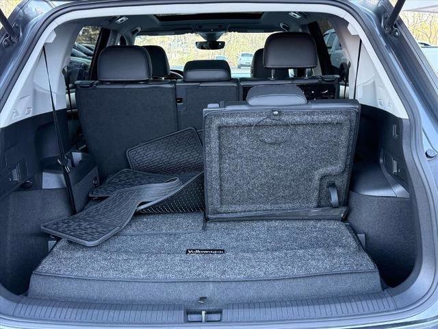 Used 2023 Volkswagen Tiguan SE w/ Panoramic Sunroof Package FWD image 16