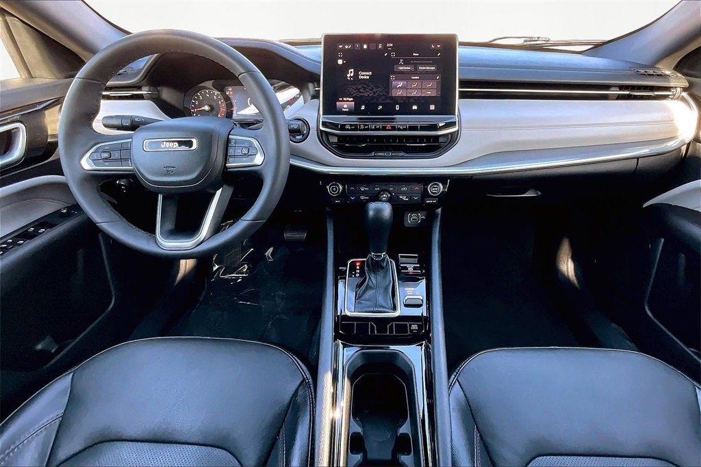 Used 2023 Jeep Compass Limited image 16