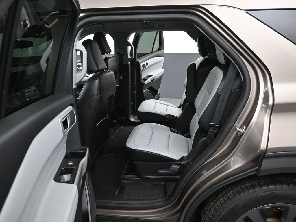Certified 2021 Ford Explorer XLT w/ Equipment Group 202A image 6
