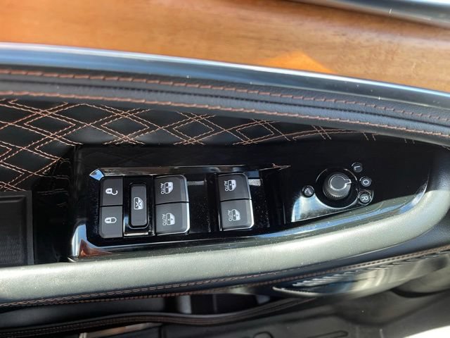 Used 2024 Jeep Grand Cherokee L Summit AWD/4WD image 12