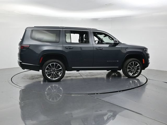 Used 2025 Jeep Wagoneer Series III w/ Premium Group I AWD/4WD image 2