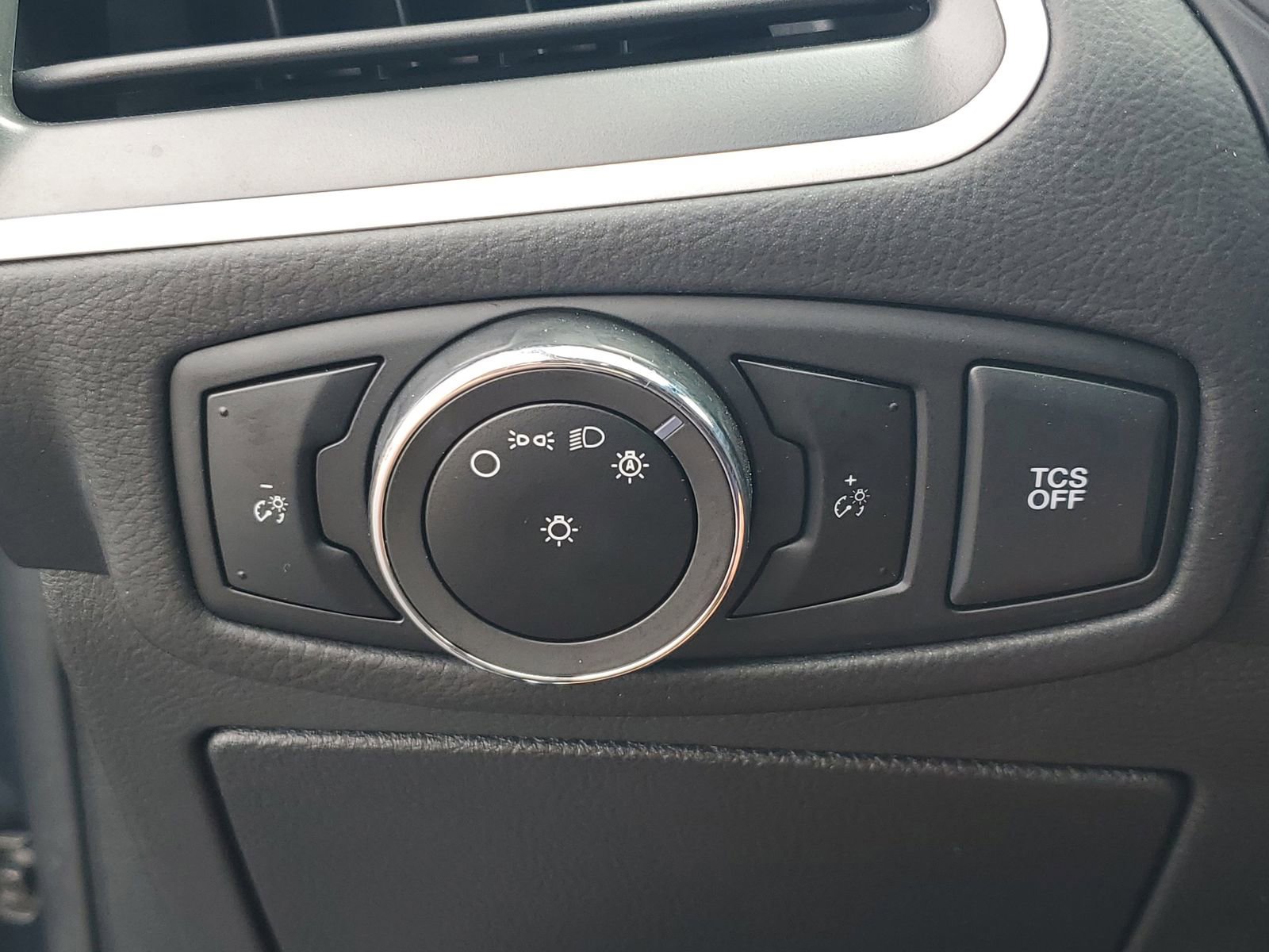 Certified 2024 Ford Edge SE image 27