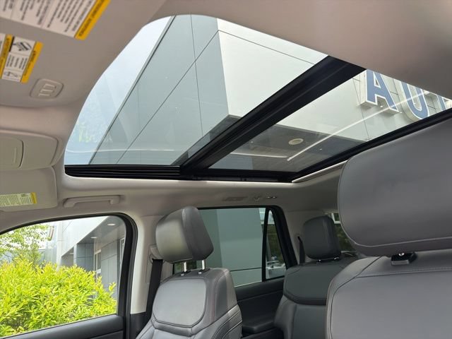Certified 2025 Ford Expedition Active AWD/4WD image 19
