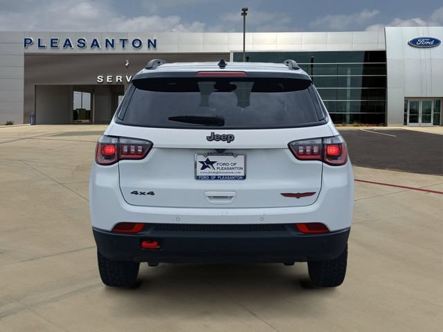 Used 2025 Jeep Compass Trailhawk AWD/4WD image 4