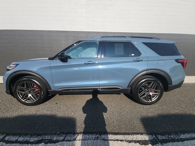 Certified 2025 Ford Explorer ST-Line w/ Premium Package AWD/4WD image 3