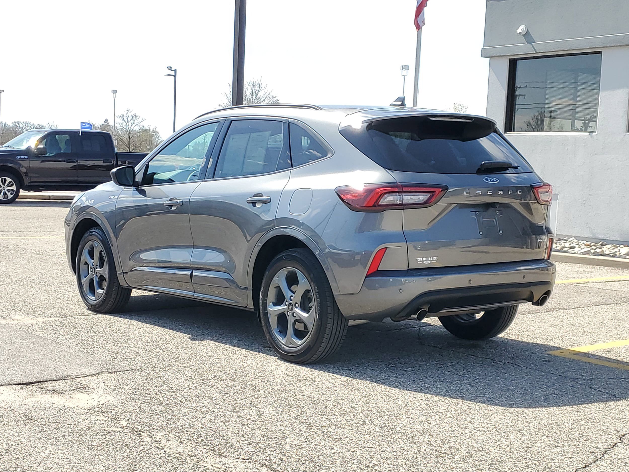 Certified 2023 Ford Escape ST-Line w/ Tech Pack #1 AWD/4WD image 3