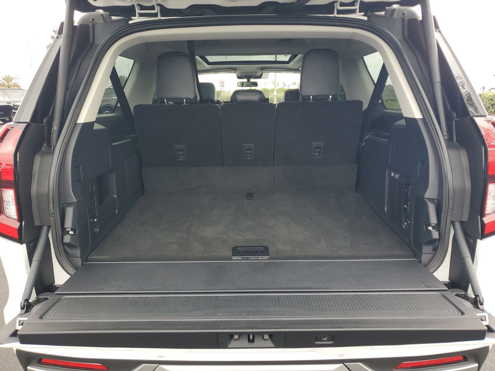 Certified 2025 Ford Expedition Max Platinum image 8