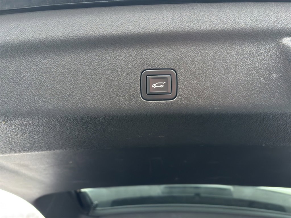 Used 2023 Chevrolet Tahoe LT w/ Luxury Package image 8