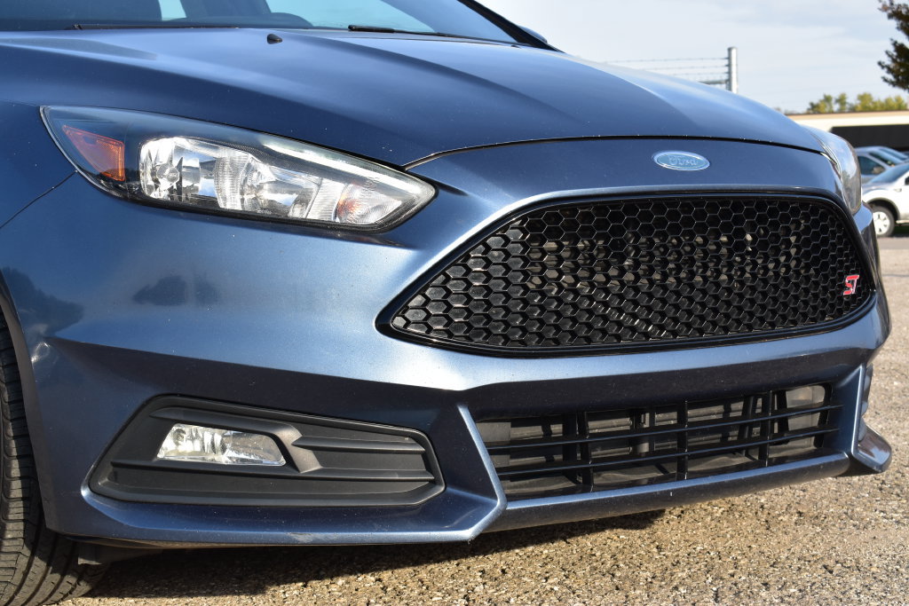 Certified 2018 Ford Focus ST FWD image 5