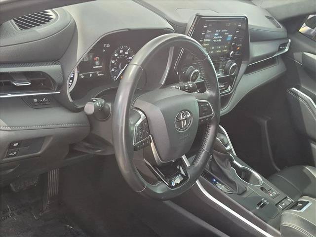 Used 2021 Toyota Highlander XSE FWD image 10