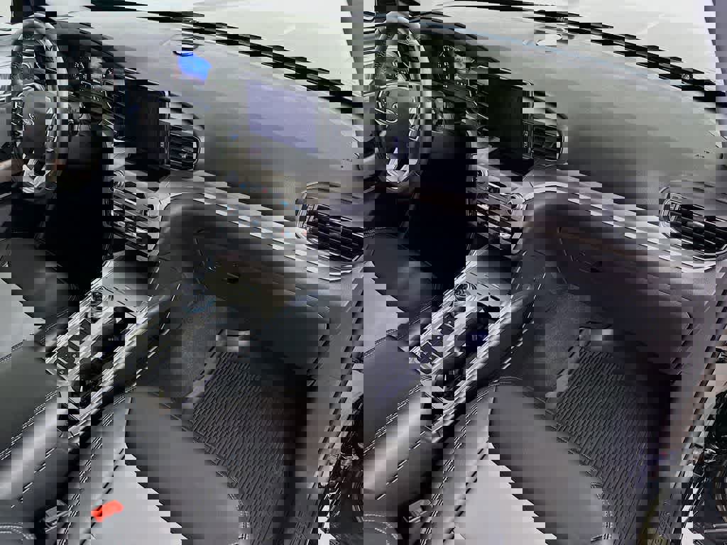 Certified 2022 Ford Explorer XLT w/ Equipment Group 202A image 34