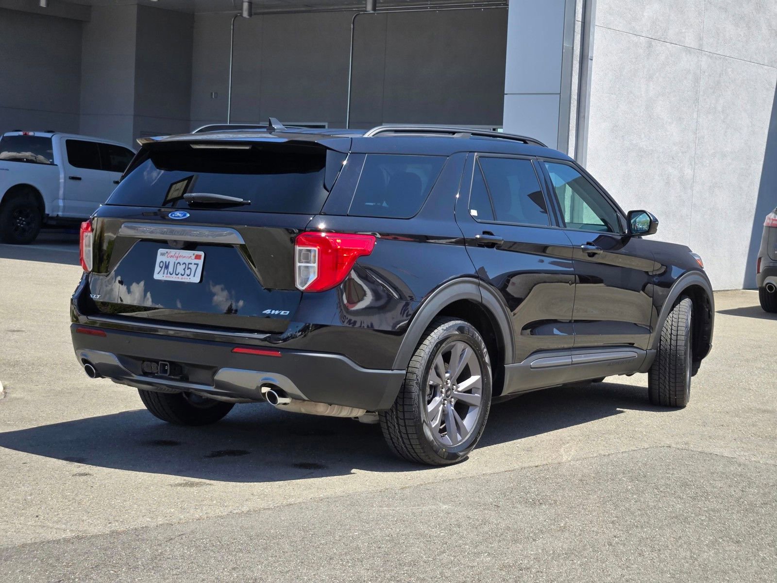 Certified 2023 Ford Explorer XLT w/ Equipment Group 202A AWD/4WD image 4
