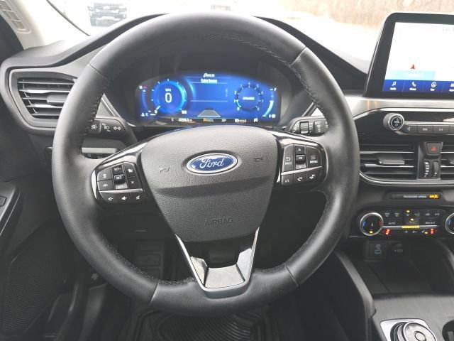 Certified 2022 Ford Escape Titanium AWD/4WD image 11