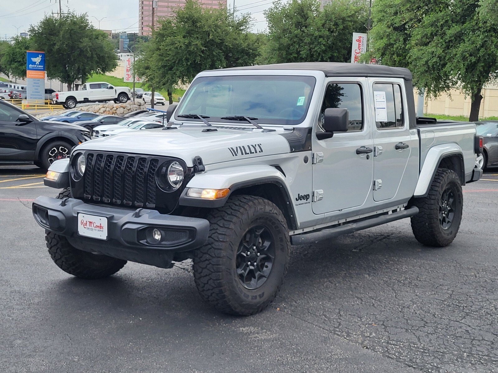 Used 2023 Jeep Gladiator Willys AWD/4WD image 8