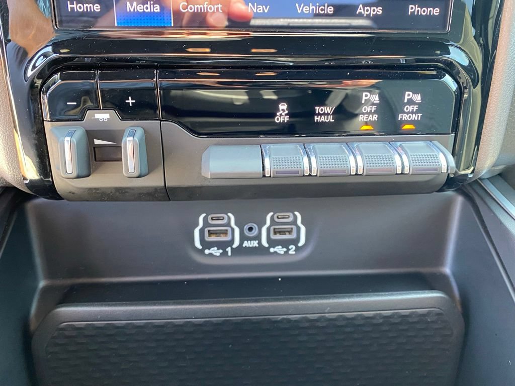 Used 2024 RAM 2500 Big Horn w/ Night Edition AWD/4WD image 18
