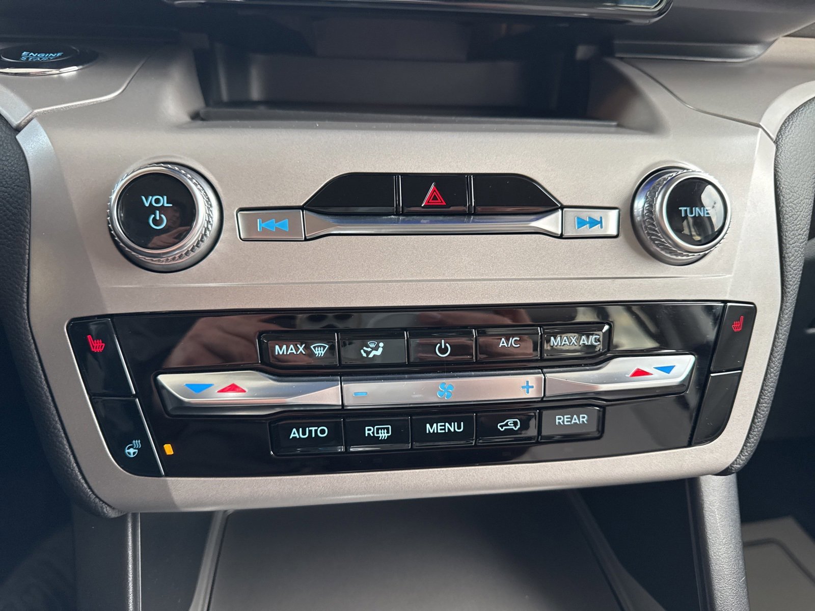 Certified 2023 Ford Explorer XLT w/ Equipment Group 202A image 34