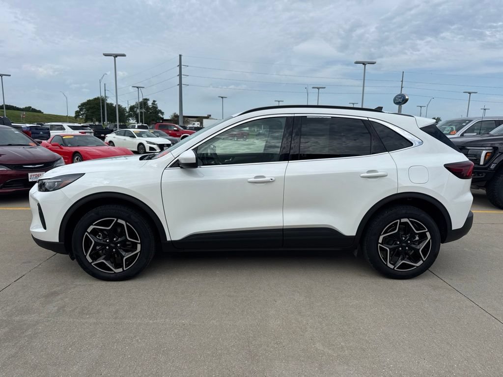 Certified 2026 Ford Escape Platinum w/ Equipment Group 601A AWD/4WD image 24