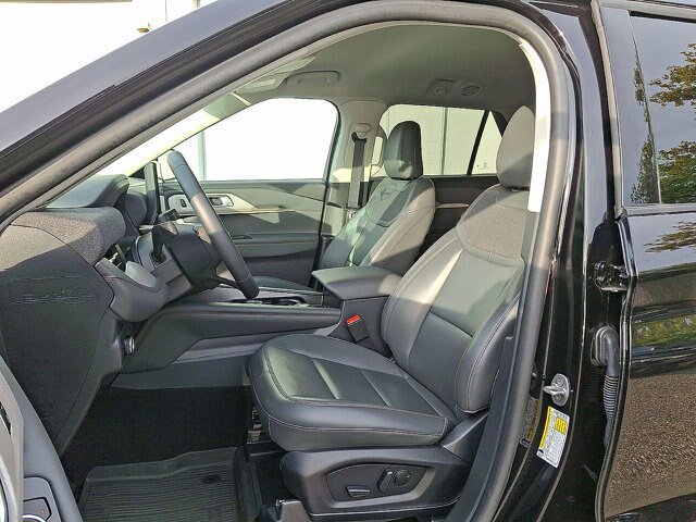 Certified 2025 Ford Explorer Active w/ Active Comfort Package AWD/4WD image 11