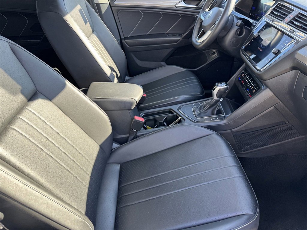 Used 2024 Volkswagen Tiguan SE image 6