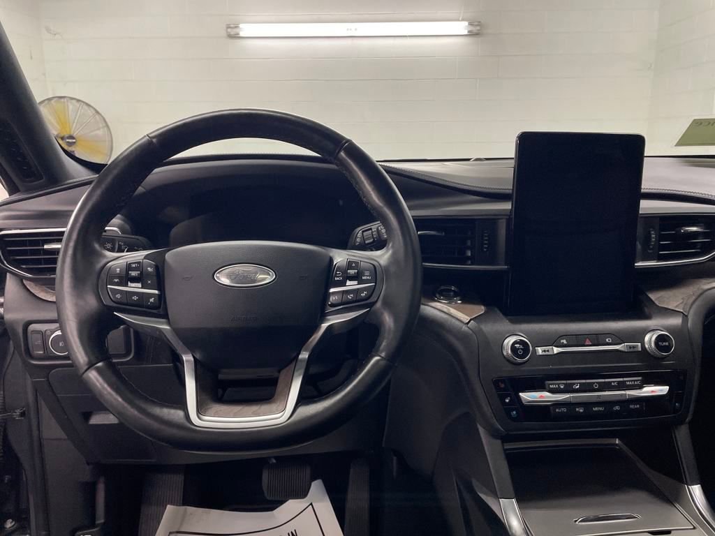 Certified 2020 Ford Explorer Platinum w/ Premium Technology Package AWD/4WD image 9