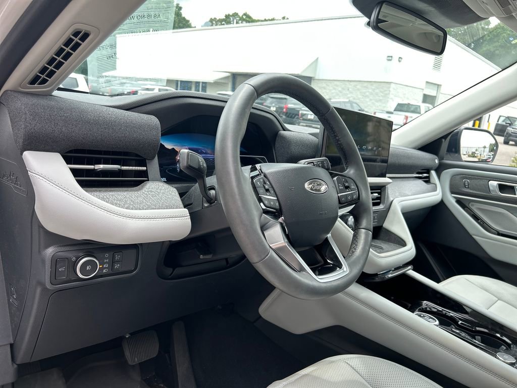 Certified 2025 Ford Explorer Platinum w/ Ultimate Package AWD/4WD image 10