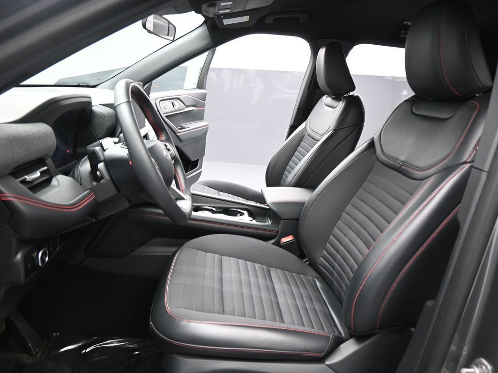 Certified 2025 Ford Explorer ST-Line w/ ST-Line Street Pack image 37