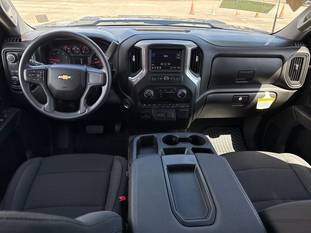 Used 2025 Chevrolet Silverado 2500 Custom w/ Custom Value Package image 8