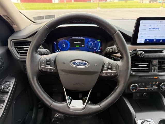 Certified 2020 Ford Escape Titanium AWD/4WD image 16