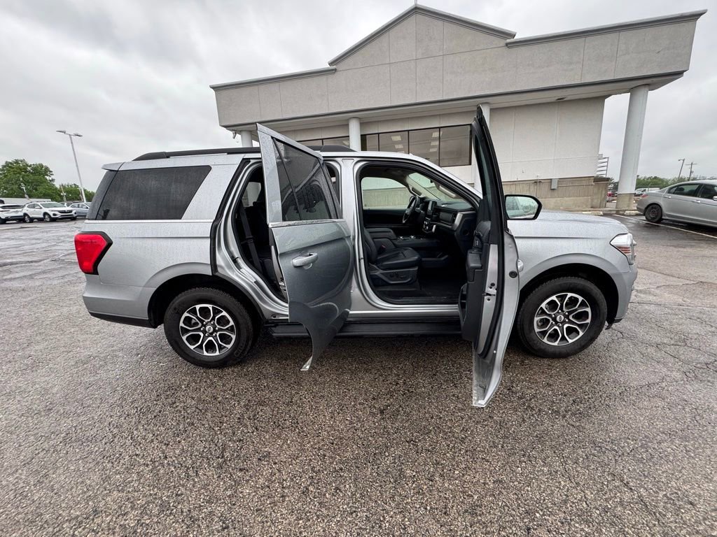 Certified 2024 Ford Expedition XLT AWD/4WD image 8