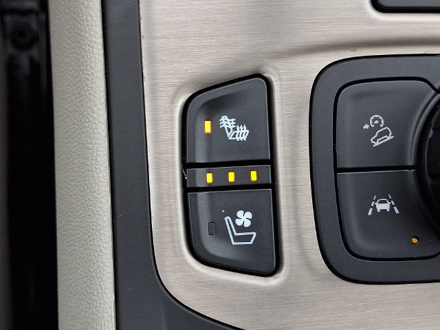 Used 2022 GMC Terrain Denali w/ Denali Premium Package AWD/4WD image 25