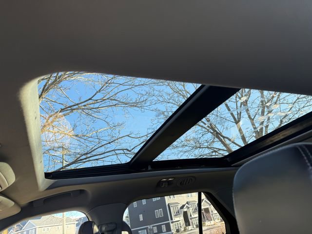 Certified 2022 Ford Explorer XLT w/ Equipment Group 202A image 9