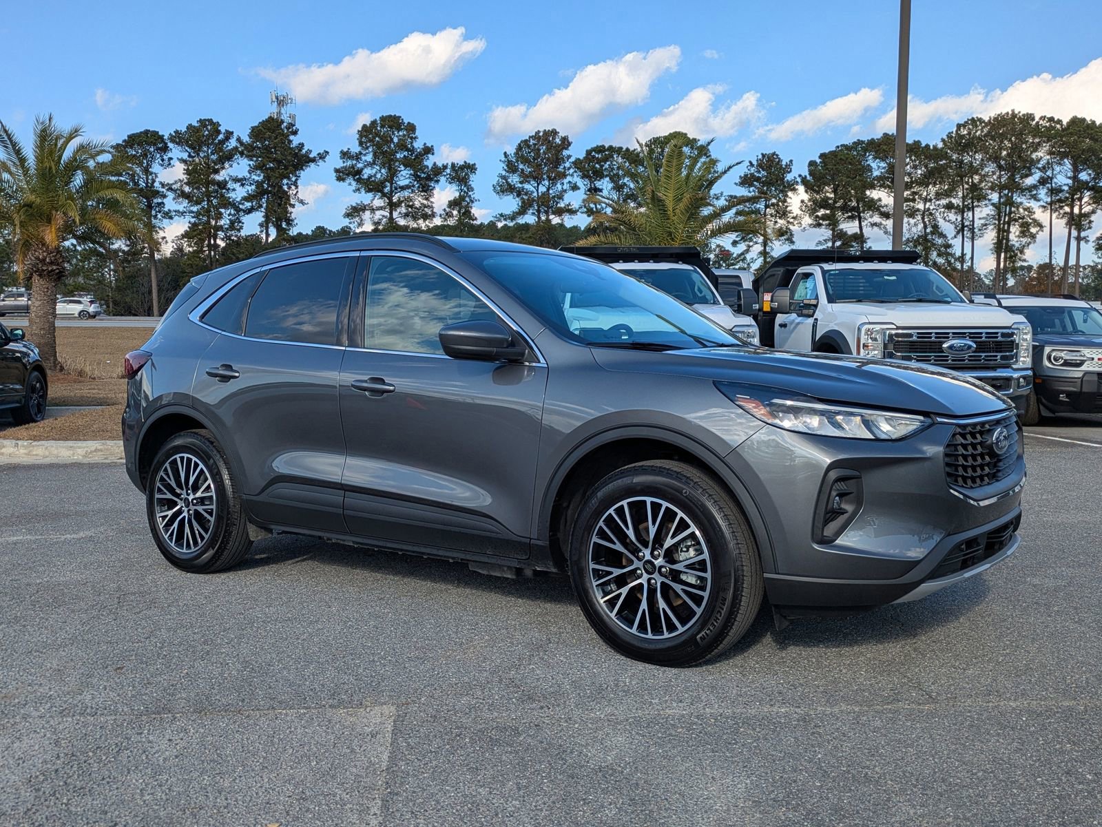 Certified 2025 Ford Escape SE image 8