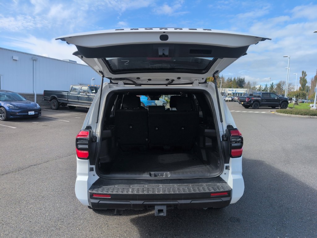 Used 2025 Toyota 4Runner SR5 AWD/4WD image 32