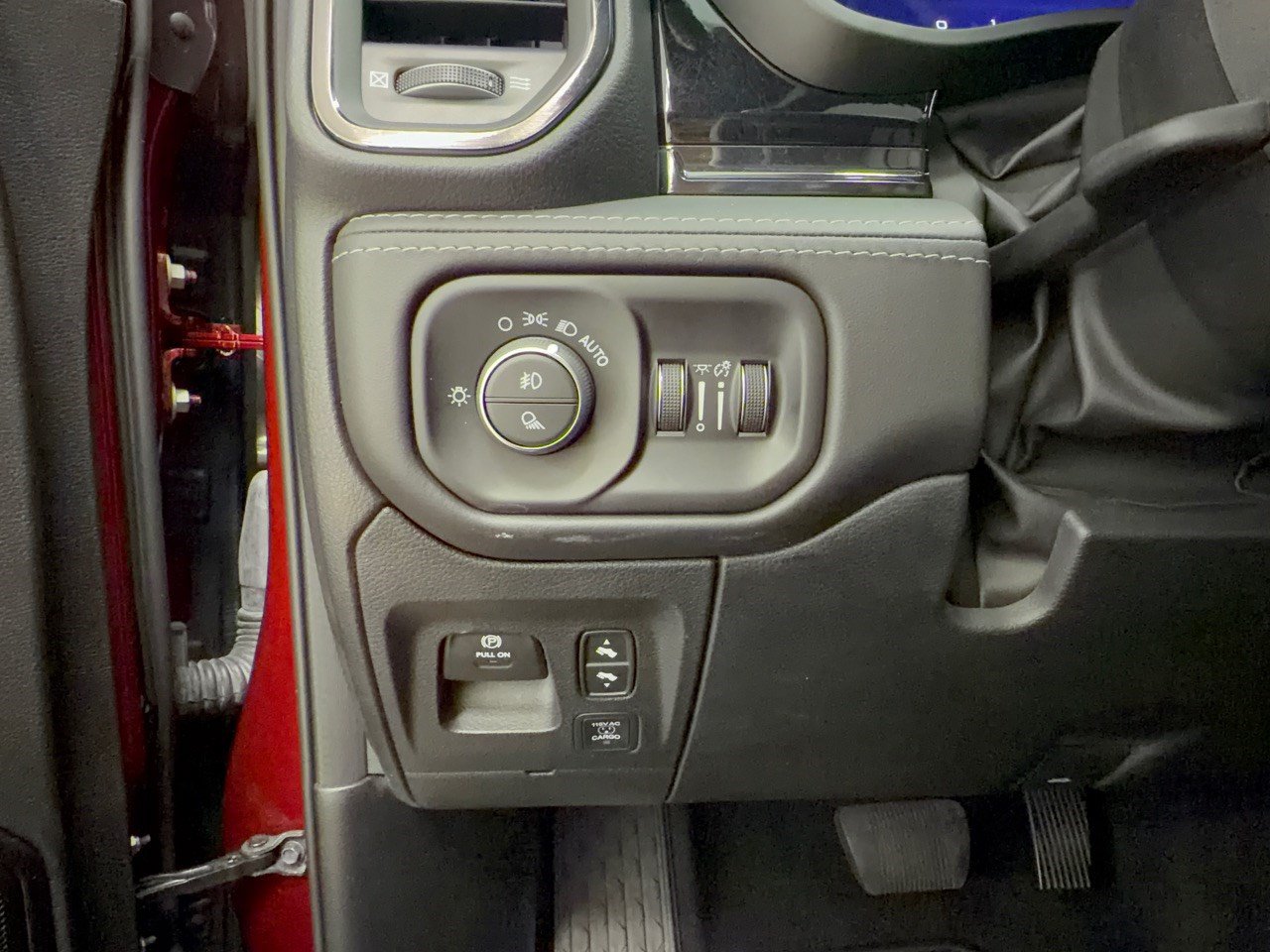 Used 2025 RAM 1500 Limited w/ Off Road Group AWD/4WD image 31