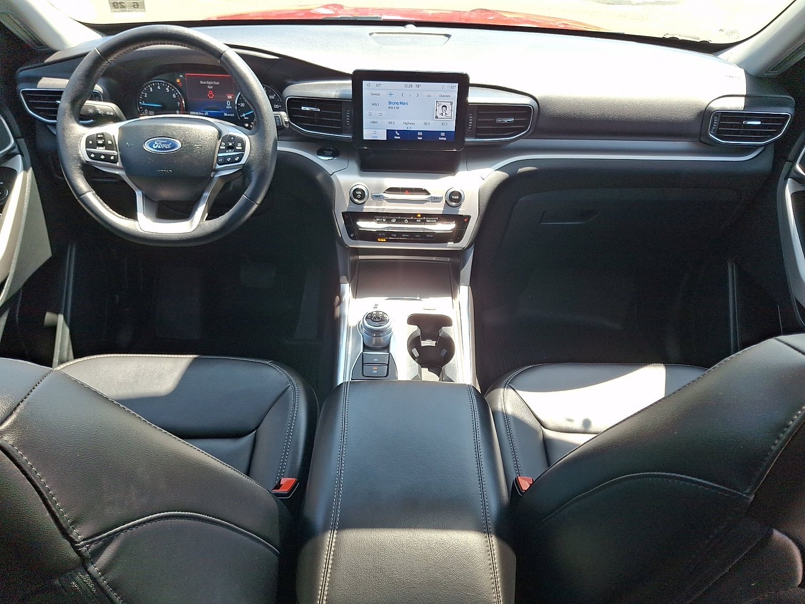 Certified 2024 Ford Explorer XLT w/ Equipment Group 202A AWD/4WD image 15