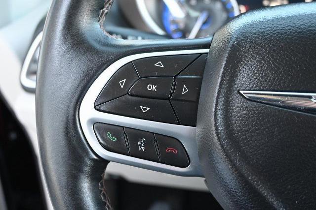 Used 2017 Chrysler Pacifica Touring-L Plus image 33