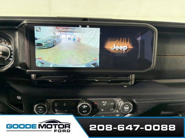 Used 2025 Jeep Gladiator Mojave w/ Convenience Group AWD/4WD image 17