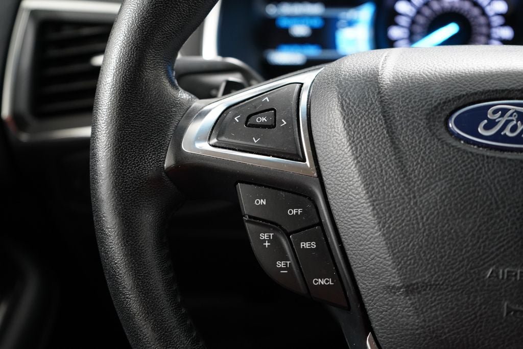 Certified 2018 Ford Edge Titanium w/ Technology Package FWD image 16