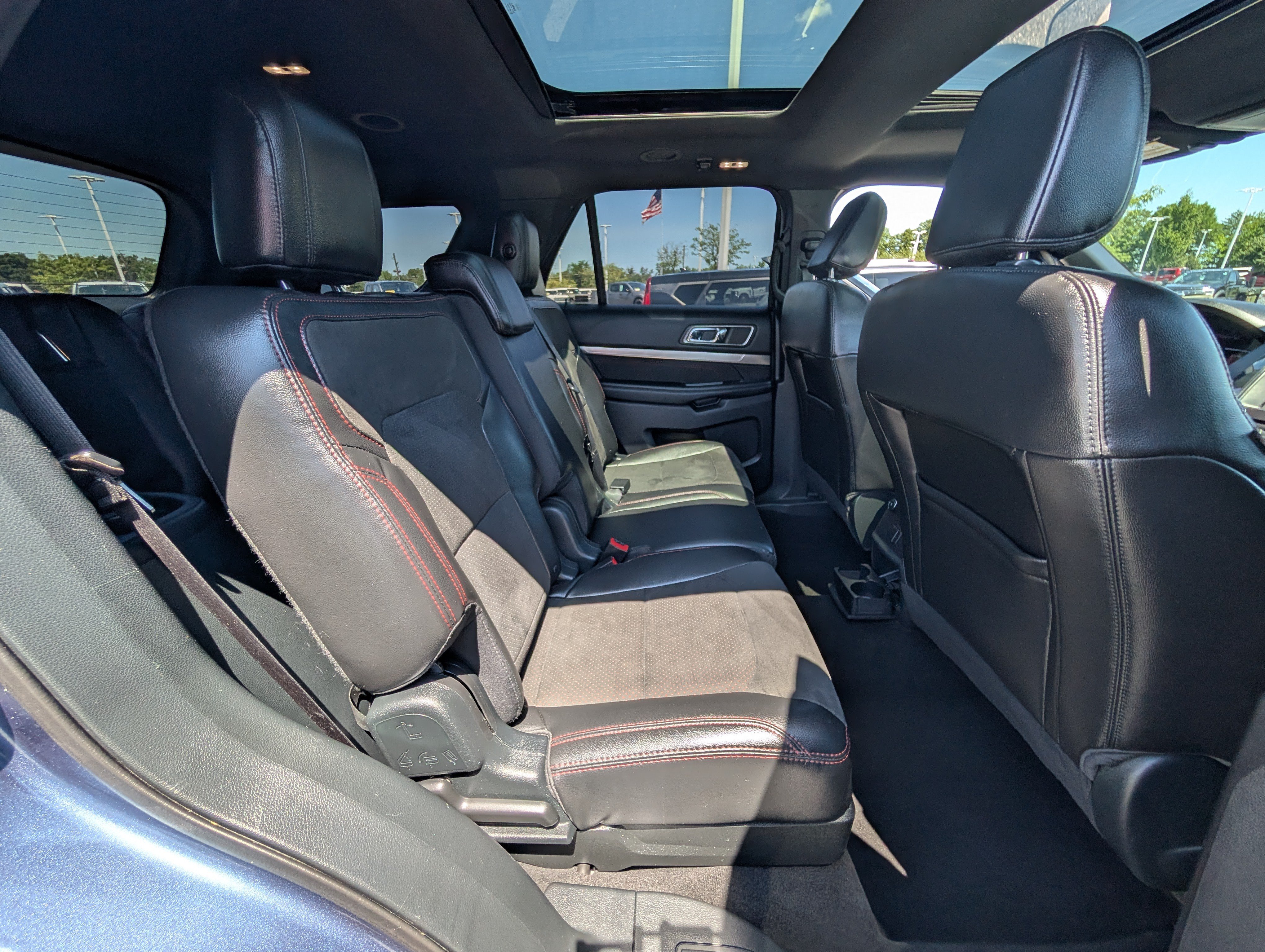 Certified 2018 Ford Explorer XLT w/ Equipment Group 202A AWD/4WD image 11