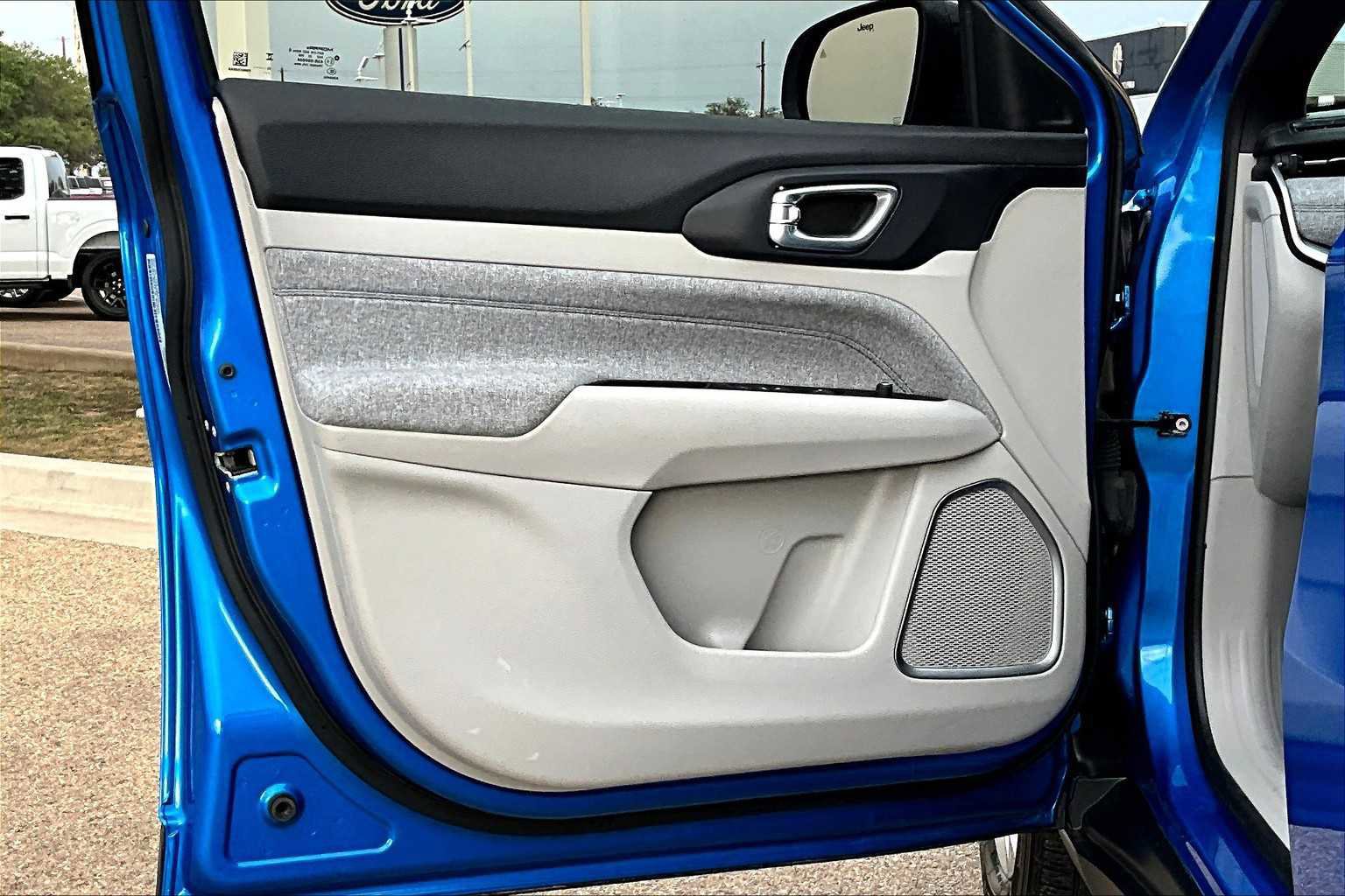 Used 2024 Jeep Compass Latitude w/ Convenience Group image 21