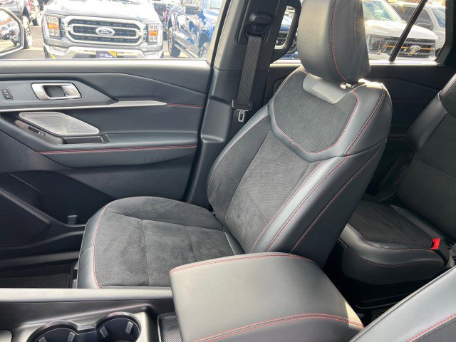 Certified 2025 Ford Explorer ST image 8