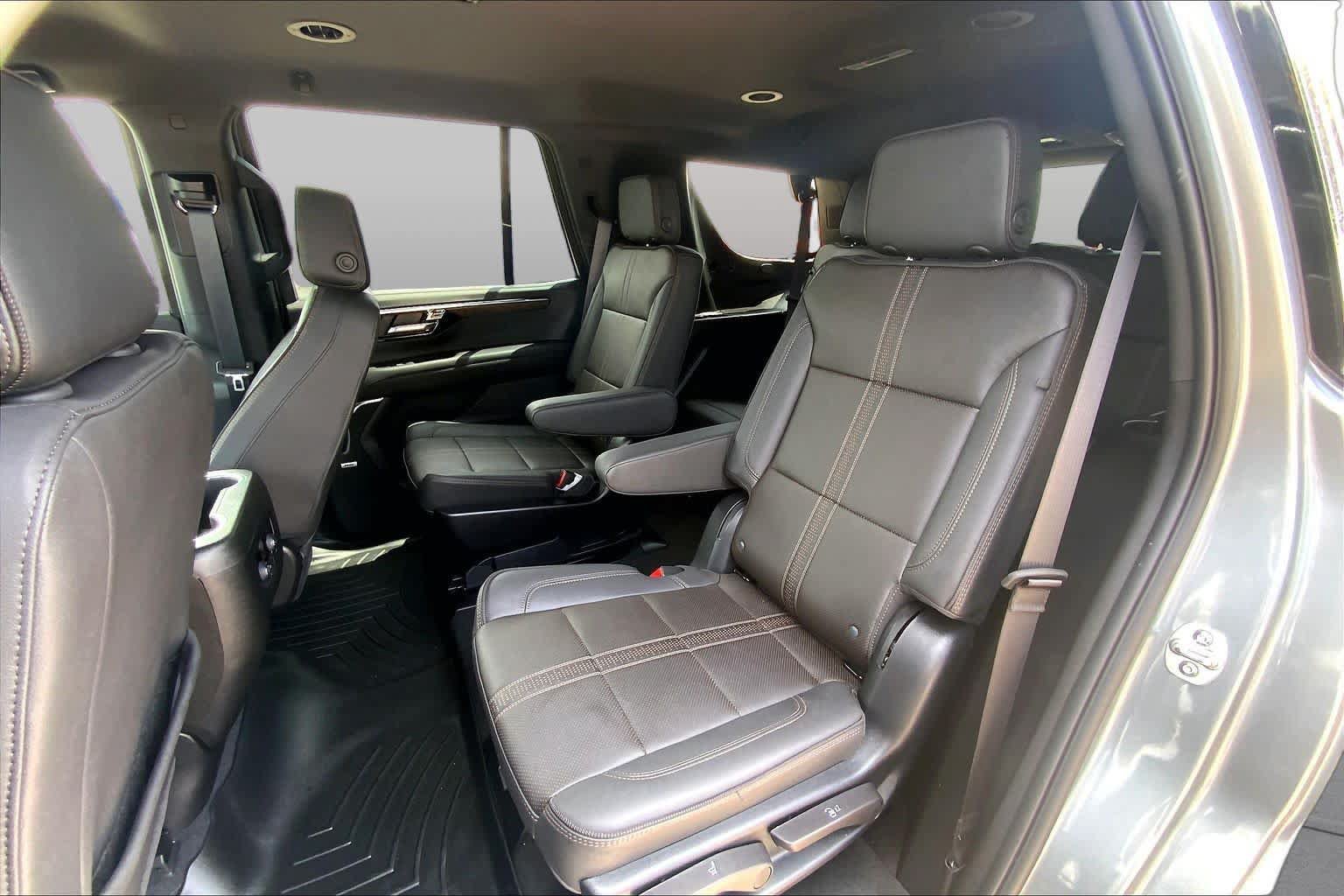 Used 2025 Chevrolet Tahoe High Country AWD/4WD image 41
