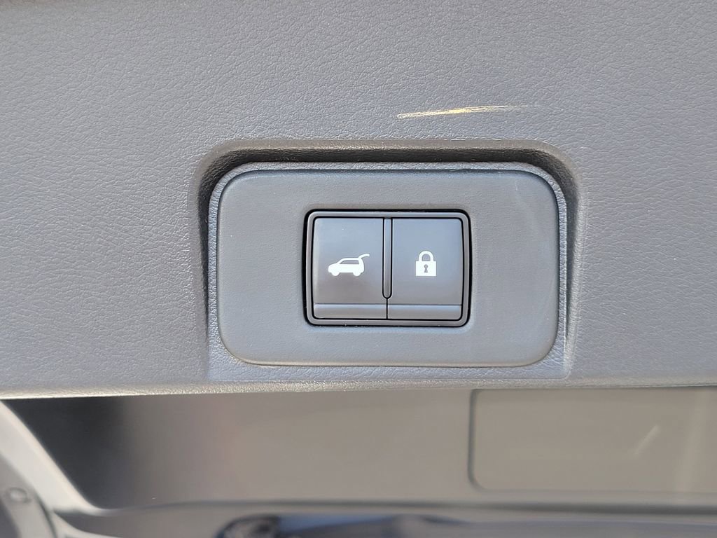 Used 2025 Nissan Rogue SV image 13