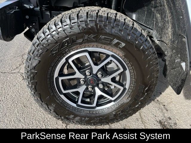 Used 2025 Jeep Gladiator Rubicon w/ Convenience Group image 11