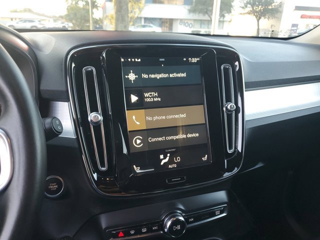 Used 2021 Volvo XC40 T5 Momentum w/ Protection Package Premier image 24