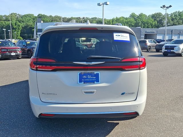 Used 2021 Chrysler Pacifica Touring-L w/ Uconnect Theater Family Group FWD image 5