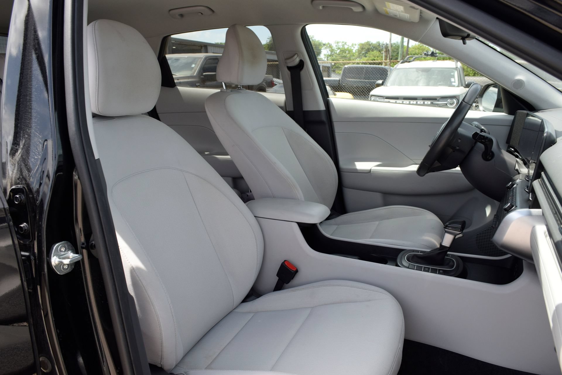 Used 2025 Hyundai Kona SEL FWD image 23