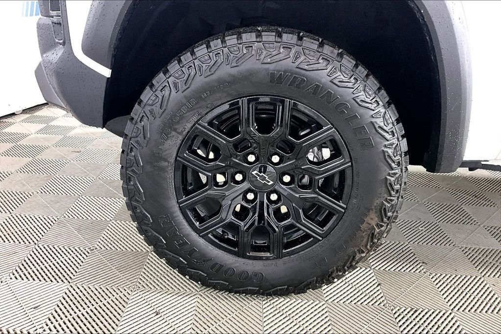 Used 2025 Chevrolet Colorado Trail Boss image 7