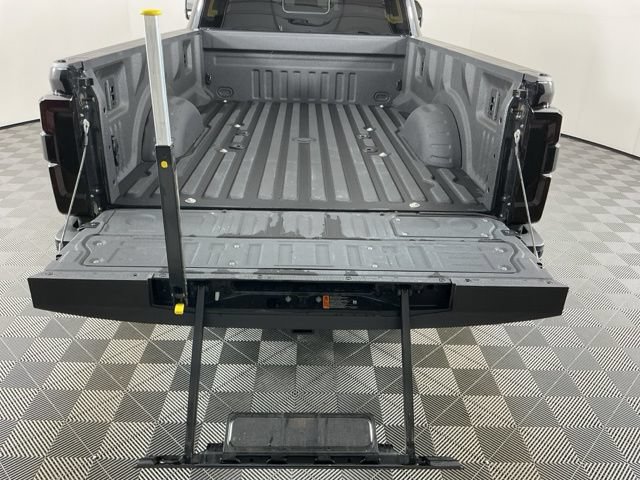 Certified 2025 Ford F450 Platinum w/ FX4 Off-Road Package AWD/4WD image 8