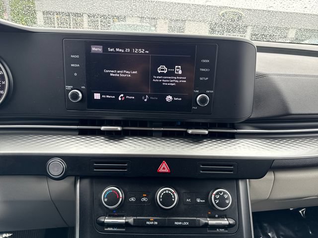 Used 2022 Kia Carnival LX FWD image 19